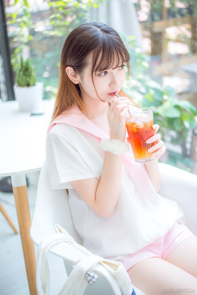 “兄长放心，父亲来前已经与我说过，此行征只是学习，只许听、看，不许问，若有想法，可以私下与兄长商议，与兄长任何决定，都不得干涉，这点，雄将军可以作证！”吕征微笑道。